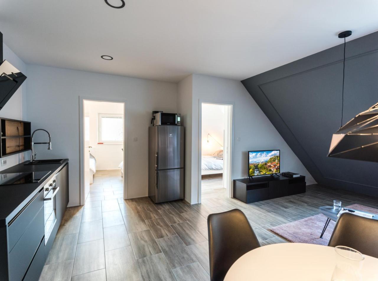 Flex Apartments Tour As ลูบลิยานา ภายนอก รูปภาพ