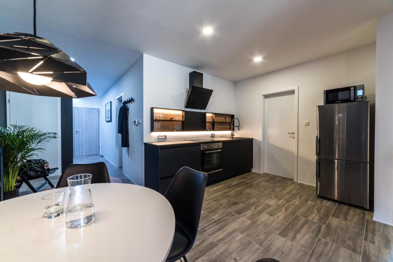 Flex Apartments Tour As ลูบลิยานา ภายนอก รูปภาพ