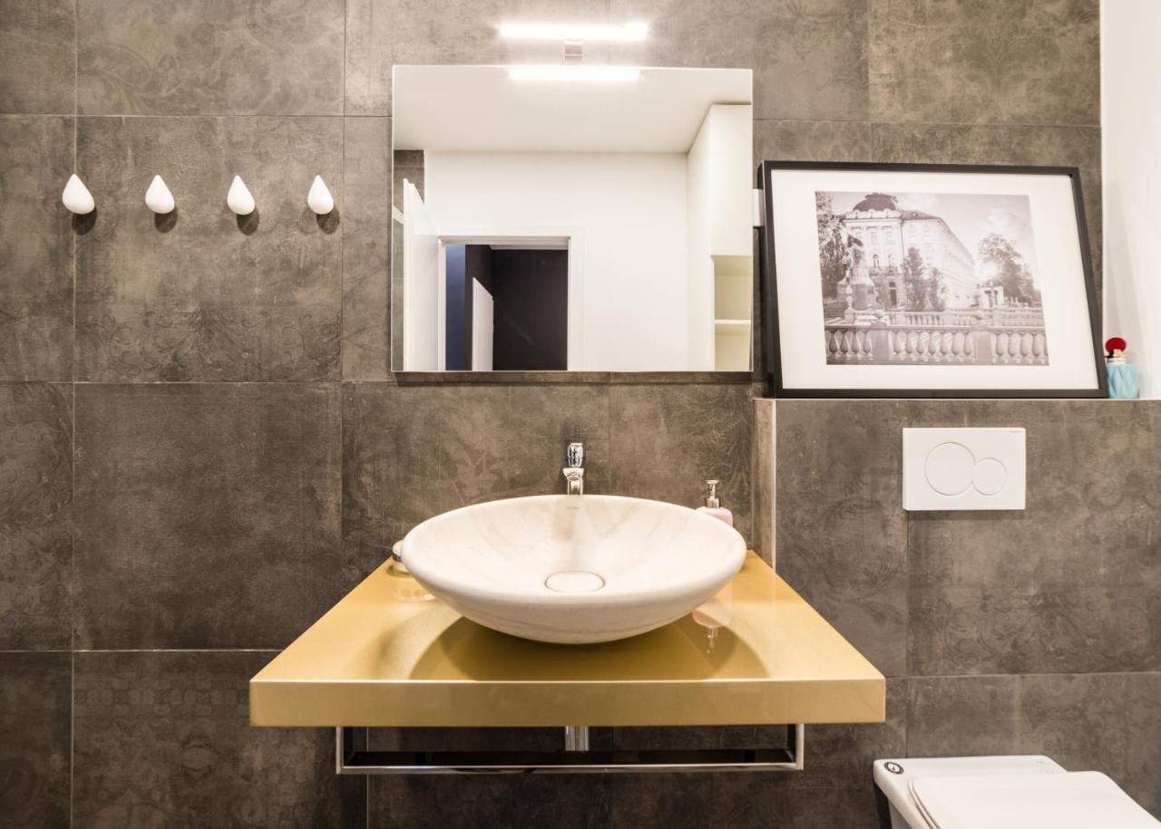 Flex Apartments Tour As ลูบลิยานา ภายนอก รูปภาพ